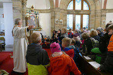 Krippenandacht mit Segnung der Kinder (Foto: Karl-Franz Thiede)